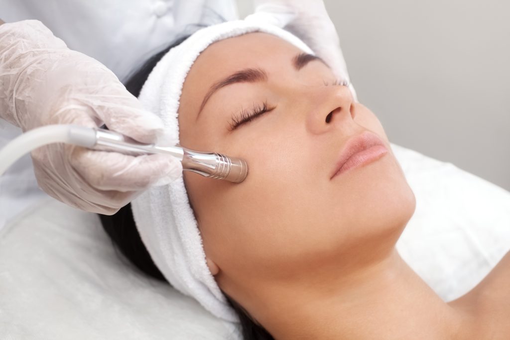 The,Cosmetologist,Makes,The,Procedure,Microdermabrasion,Of,The,Facial,Skin
