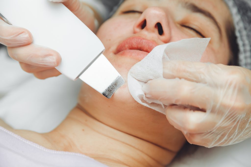 Ultrasonic,Cosmetic,Scrubber.,Facial,Cavitation,Procedure.,Salon,Skin,Care,Procedure.