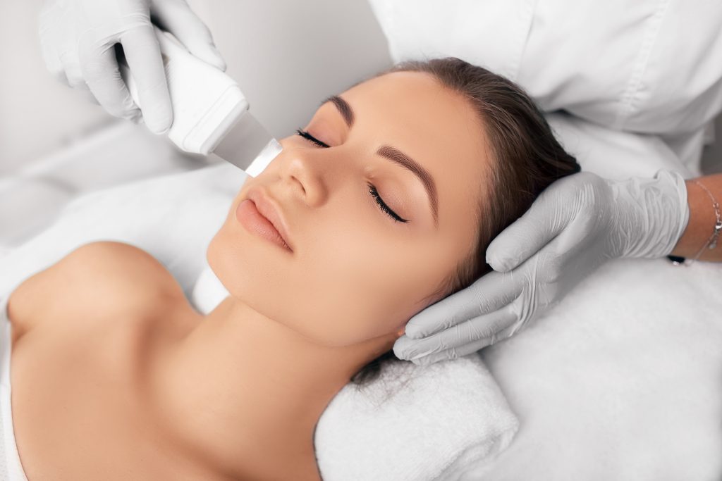 Beautiful,Woman,Receiving,Ultrasound,Cavitation,Facial,Peeling.,Cosmetology,And,Facial